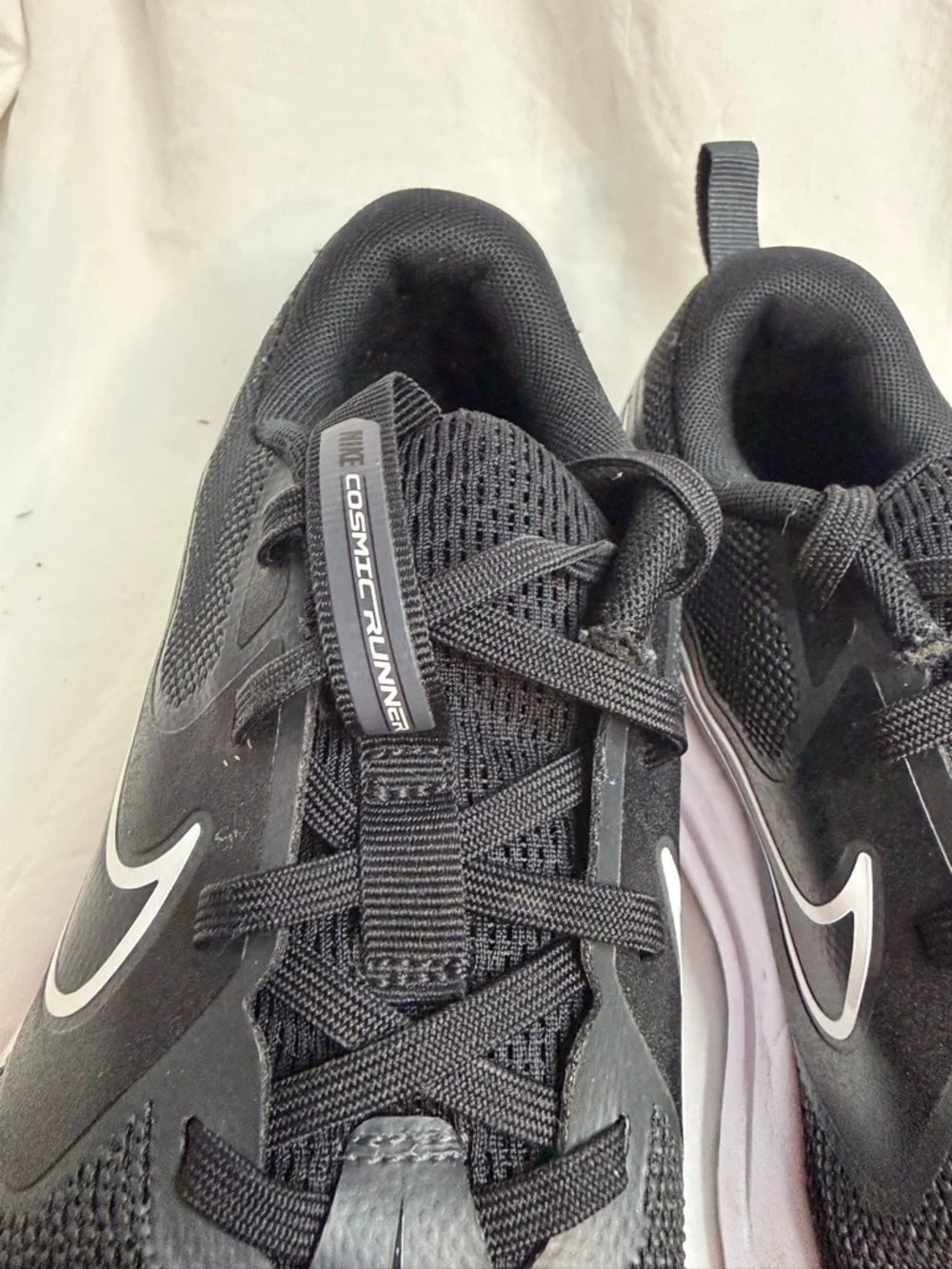 Nike Cosmic Runner Big Kids' Road Running Shoes - Black/White - Size 5.5Y - Picture 6 of 8